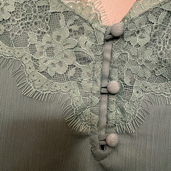 Green Lace Tank Top - Picture 2 of 6